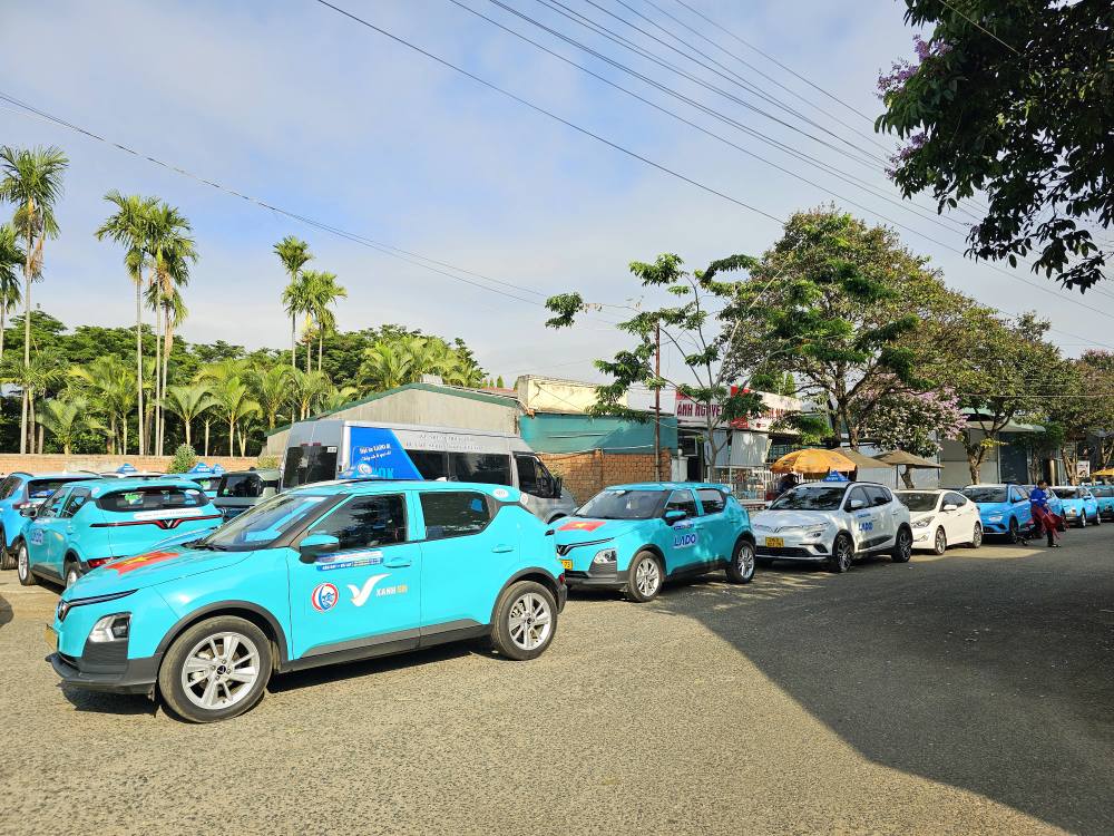 Thuê ô tô taxi đi tour du lịch tham quan tại Đà Lạt