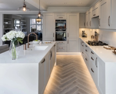 Mẫu bếp chữ L tông màu trắng xám 2